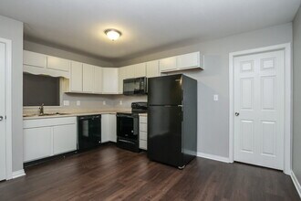 9016 Hosta Way in Indianapolis, IN - Building Photo - Building Photo