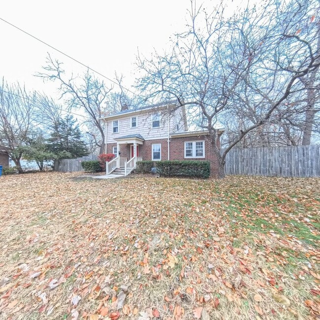 4623 Douglas Ave in Des Moines, IA - Building Photo - Building Photo