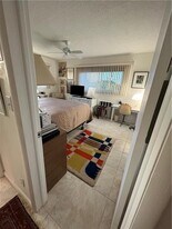 2110 NE 39th St in Fort Lauderdale, FL - Building Photo