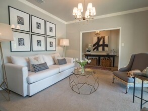 2939 Thousand Oaks Dr in Austin, TX - Building Photo - Building Photo