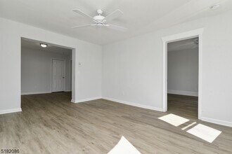41 Mission St-Unit -2 in Montclair, NJ - Building Photo - Building Photo