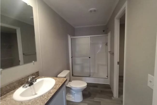 500 Elmwood Ln in Columbus, MI - Foto de edificio - Building Photo