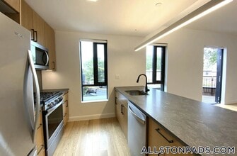 83 Gardner St, Unit 309 in Boston, MA - Building Photo - Building Photo