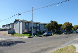 Terrace Ave Apartments in Oxnard, CA - Foto de edificio - Building Photo