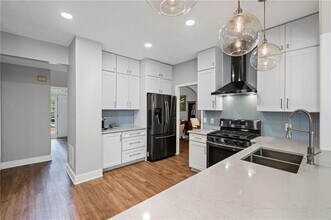 135 Sable Pointe Dr in Alpharetta, GA - Building Photo - Building Photo