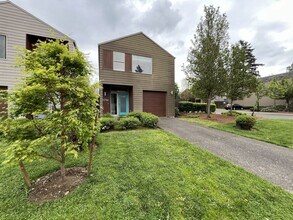 13758 SE Linden Ln in Oak Grove, OR - Building Photo - Building Photo