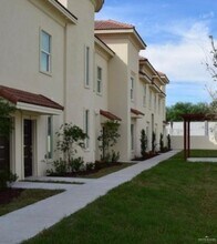 33 Keeton Ave E in McAllen, TX - Building Photo - Building Photo