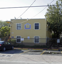 3616-3620 Grand Ave in Miami, FL - Building Photo - Building Photo