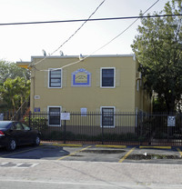 3616-3620 Grand Ave in Miami, FL - Foto de edificio - Building Photo