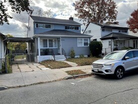 173-18 143rd Rd in Queens, NY - Building Photo