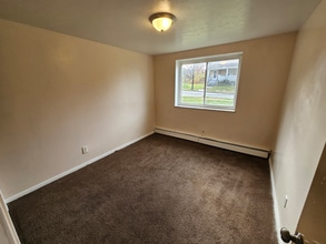 1885 Taylor Rd in East Cleveland, OH - Foto de edificio - Building Photo