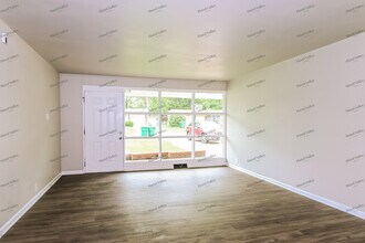 10531 Rothwell Dr in St. Louis, MO - Building Photo - Building Photo