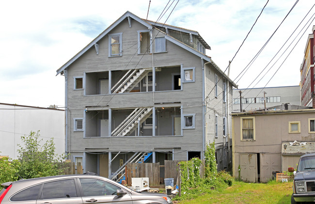 3020 Grand Ave in Everett, WA - Foto de edificio - Building Photo