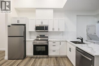 1233 University Ave W in Windsor, ON - Building Photo - Building Photo