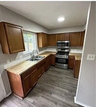 7102 Townsborough Dr in Austin, TX - Building Photo - Building Photo
