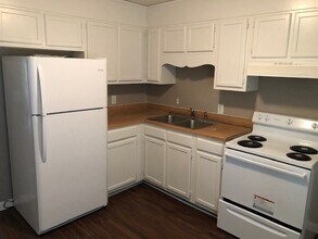 407 Sykes Ave, Unit D in Greensboro, NC - Foto de edificio - Building Photo