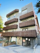 7044 Hawthorn Ave in Los Angeles, CA - Building Photo