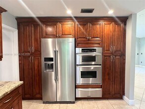 15501 Dover Ct in Davie, FL - Building Photo - Building Photo