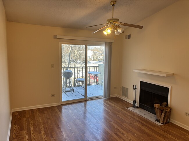 1905 N Hicks Rd in Palatine, IL - Building Photo - Building Photo