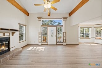 322 Oakwood Loop in San Marcos, TX - Foto de edificio - Building Photo