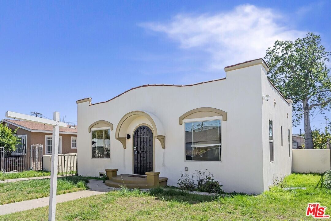 1622 W 66th St in Los Angeles, CA - Building Photo