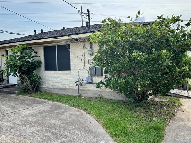 206 Robertson St in Texas City, TX - Building Photo - Building Photo