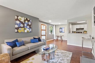 Cedar Crest in Beaverton, OR - Building Photo - Building Photo