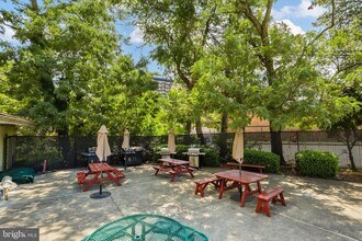 301 N Beauregard St in Alexandria, VA - Building Photo - Building Photo