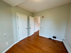 27 Florence St, Unit 2R in Providence, RI - Foto de edificio - Building Photo