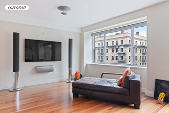 340 E 64th St in New York, NY - Building Photo - Building Photo