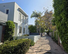 124 Breeze Ave-Unit -126 in Los Angeles, CA - Building Photo - Building Photo