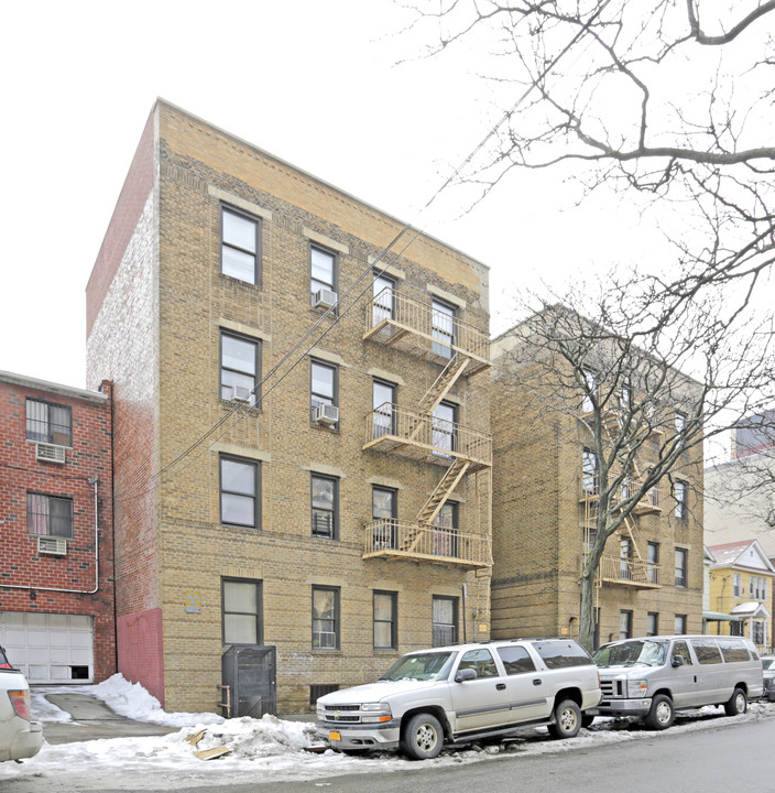 13224 Maple Ave in Flushing, NY - Building Photo