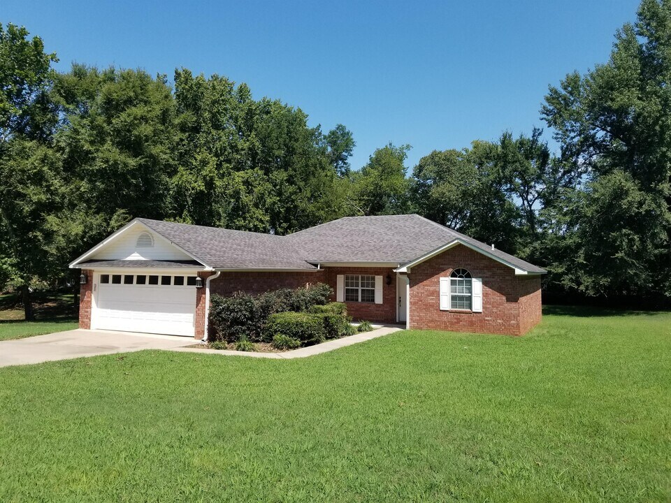 18 Fairbrook Ln in Clarksville, AR - Building Photo