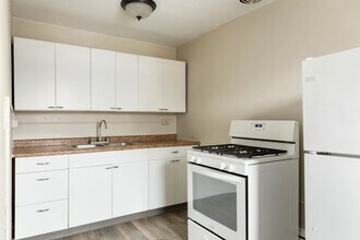 Cleveland Terrace Apartments in St. Paul, MN - Building Photo - Interior Photo