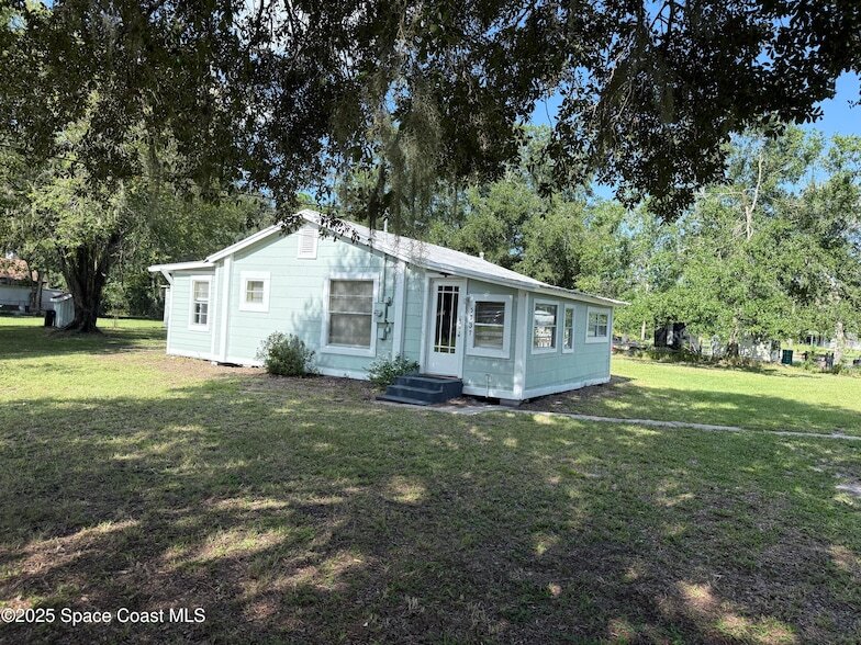 5737 Travis St, Unit 02-0365 in Mims, FL - Building Photo