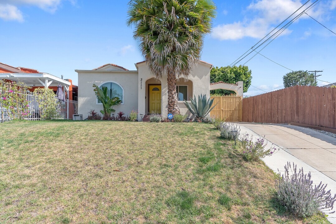 3111 W 69th St in Los Angeles, CA - Foto de edificio