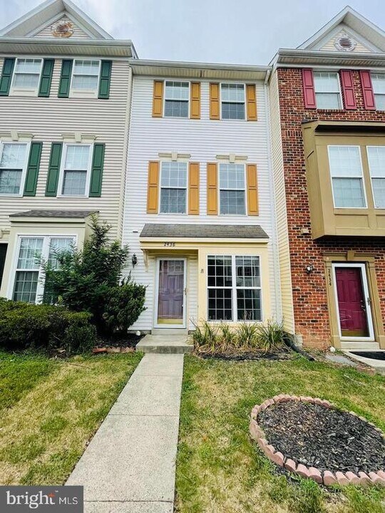 2436 Old Farmhouse Ct in Herndon, VA - Building Photo