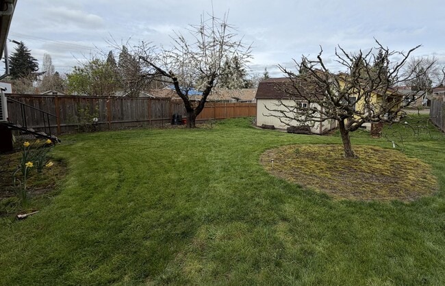 31545 NW Hillcrest St in North Plains, OR - Building Photo - Building Photo