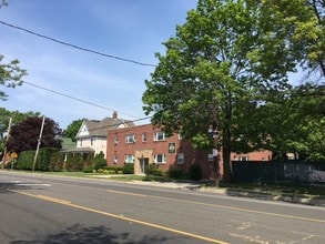 Fairfield East At Farmingdale in Farmingdale, NY - Foto de edificio - Building Photo