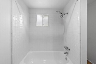 217 E 20th St in Costa Mesa, CA - Building Photo - Building Photo