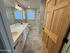 212 Oak Rd in Norris, TN - Building Photo - Building Photo