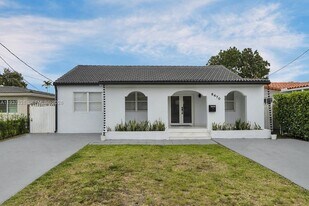6470 SW 27th St in Miami, FL - Building Photo