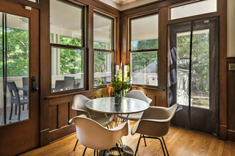 1305 W 22nd St in Austin, TX - Foto de edificio - Building Photo