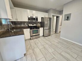 950 NW 5th St in Miami, FL - Building Photo