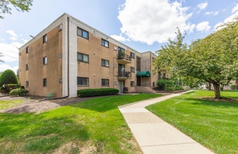 1575 W Street Rd in Warminster, PA - Building Photo - Building Photo