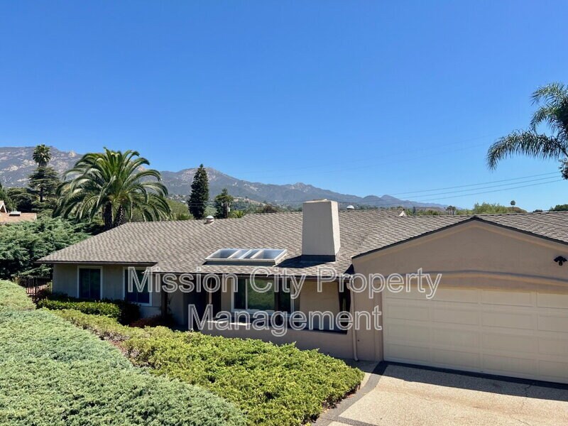 622 Pine Spring Ln in Santa Barbara, CA - Building Photo