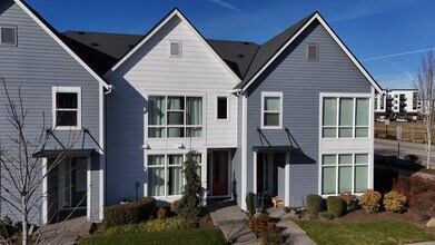 7447 SE Chinquapin Dr in Hillsboro, OR - Building Photo - Building Photo