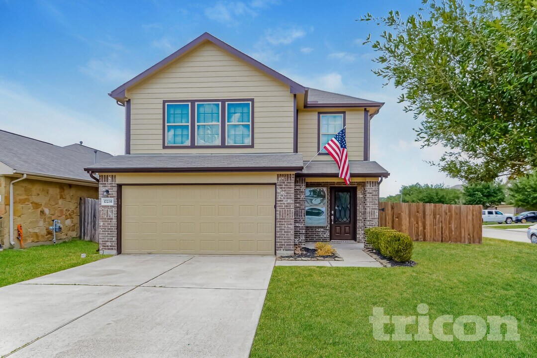 17235 Hawks Landing Dr in Hockley, TX - Foto de edificio