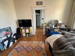 10 Grove St, Unit 9 in Boston, MA - Foto de edificio - Building Photo