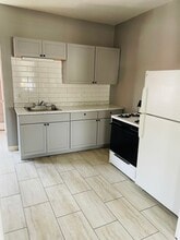 1006 E Market St, Unit 2nd fl front in York, PA - Building Photo - Building Photo